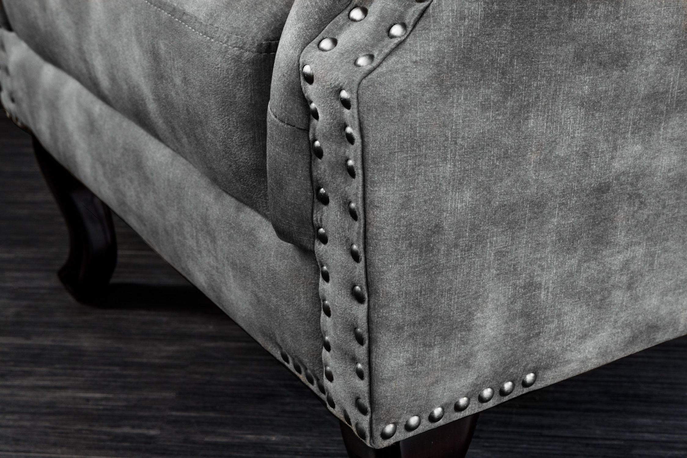 Fauteuil à oreilles velours bois gris marron L : 85 cm Chesterfield Drinnen, Innenarchitektur, Mobiliar, Mantel, Hosen