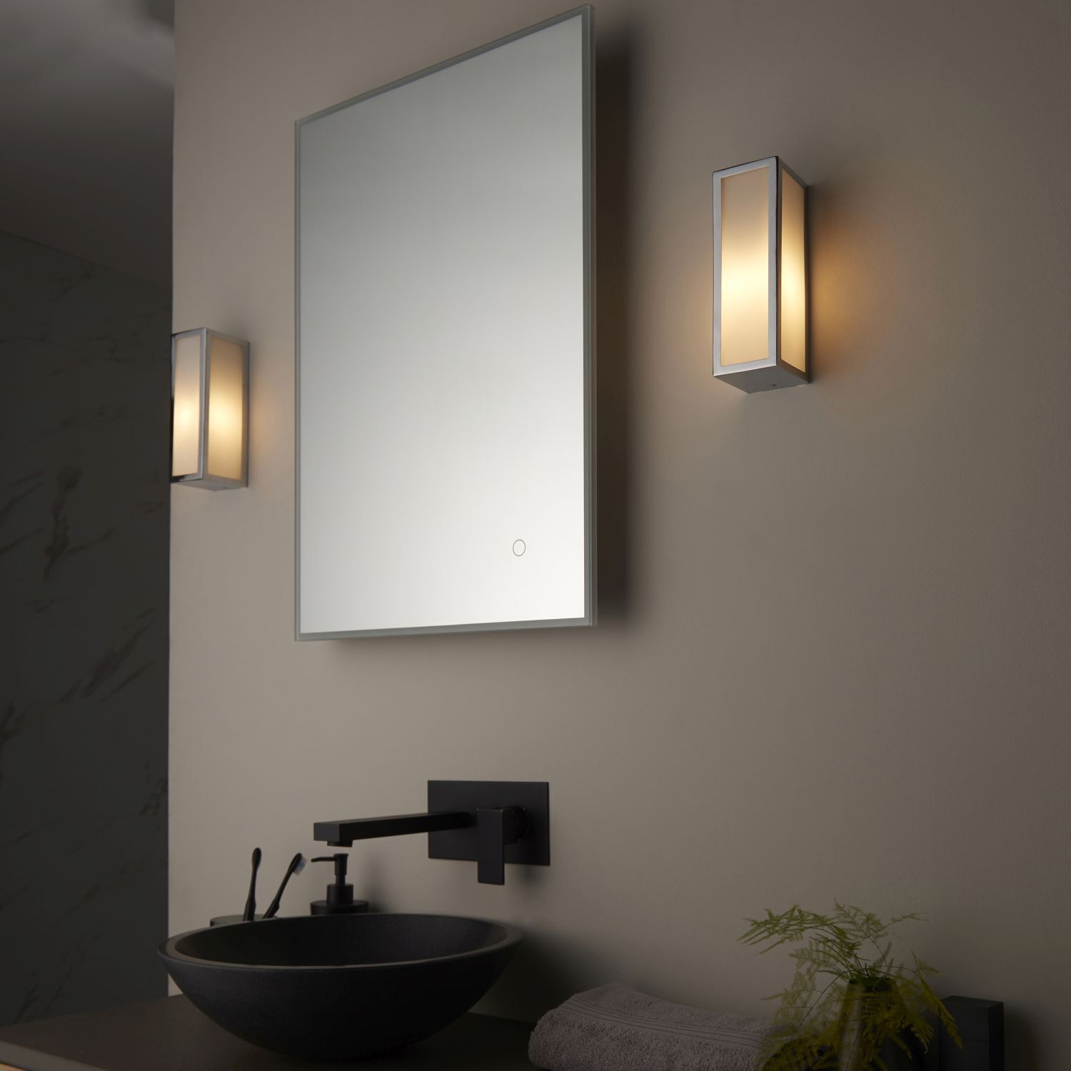Lampe de salle de bain murale IP44 verre métal H : 21,5 cm chrome blanc G9
