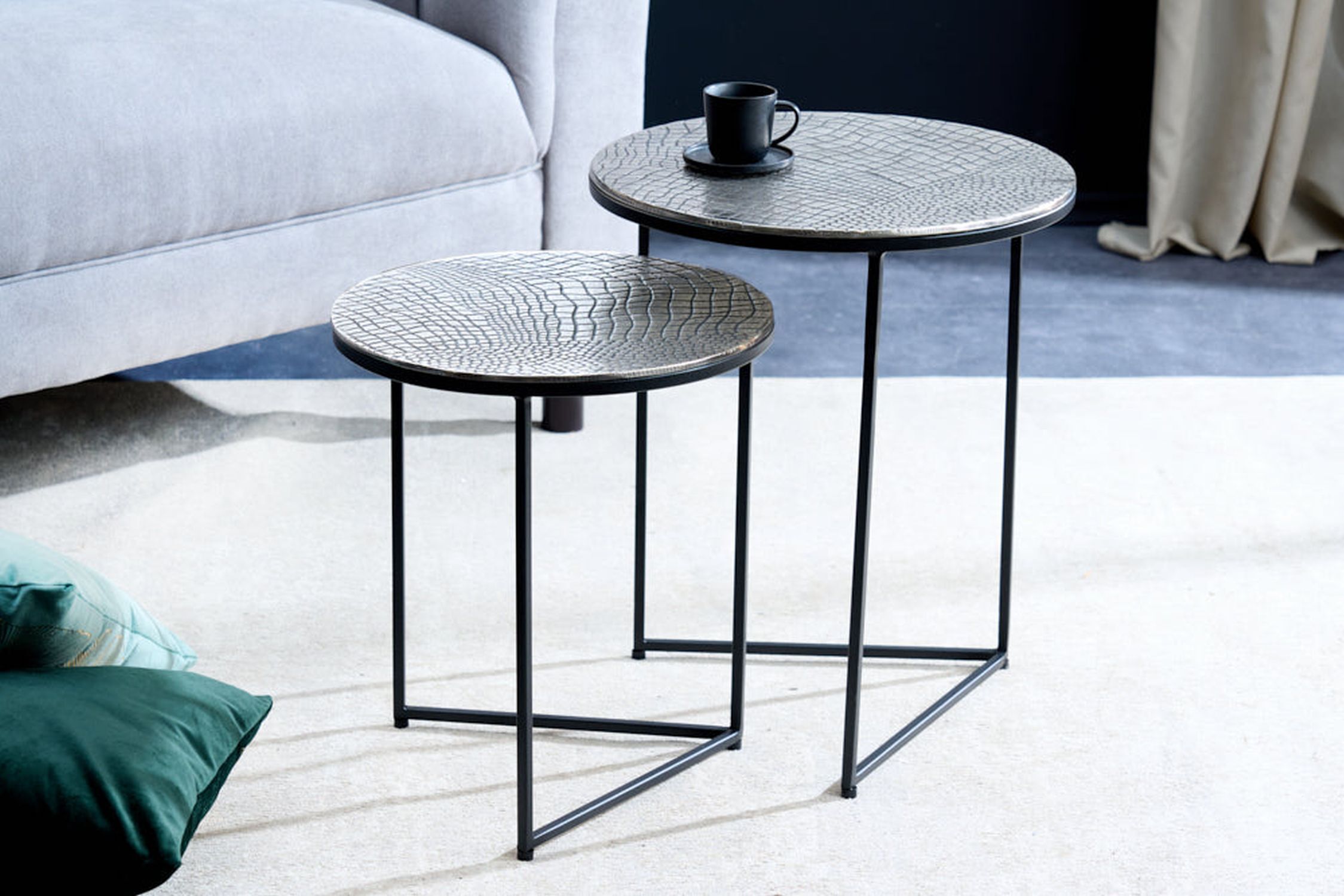 Set de 2 tables d'appoint en métal argenté antique martelé Kaffeetisch, Mobiliar, Tabelle, Tischplatte, Tasse