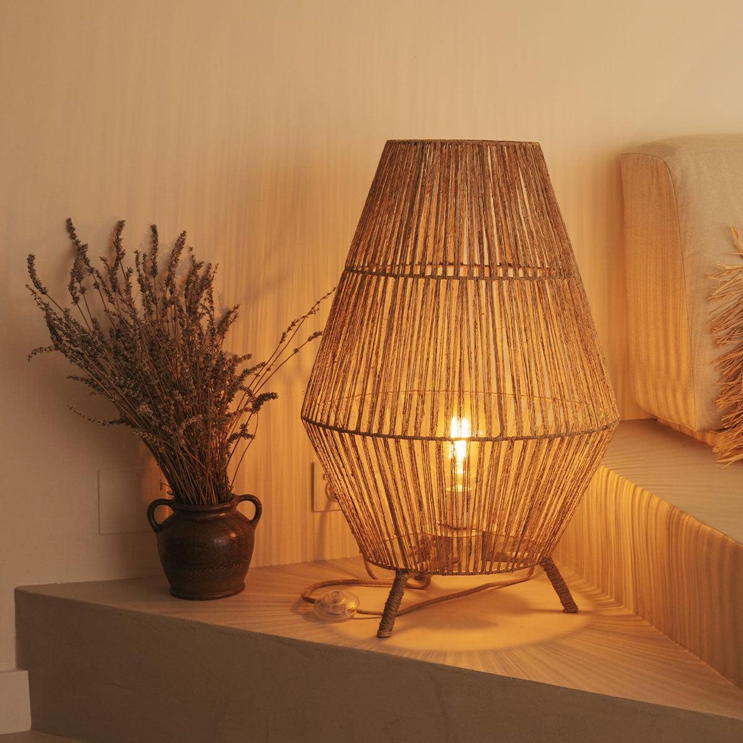 Lampe de table en rotin H : 72 cm E27 grand trépied Boho