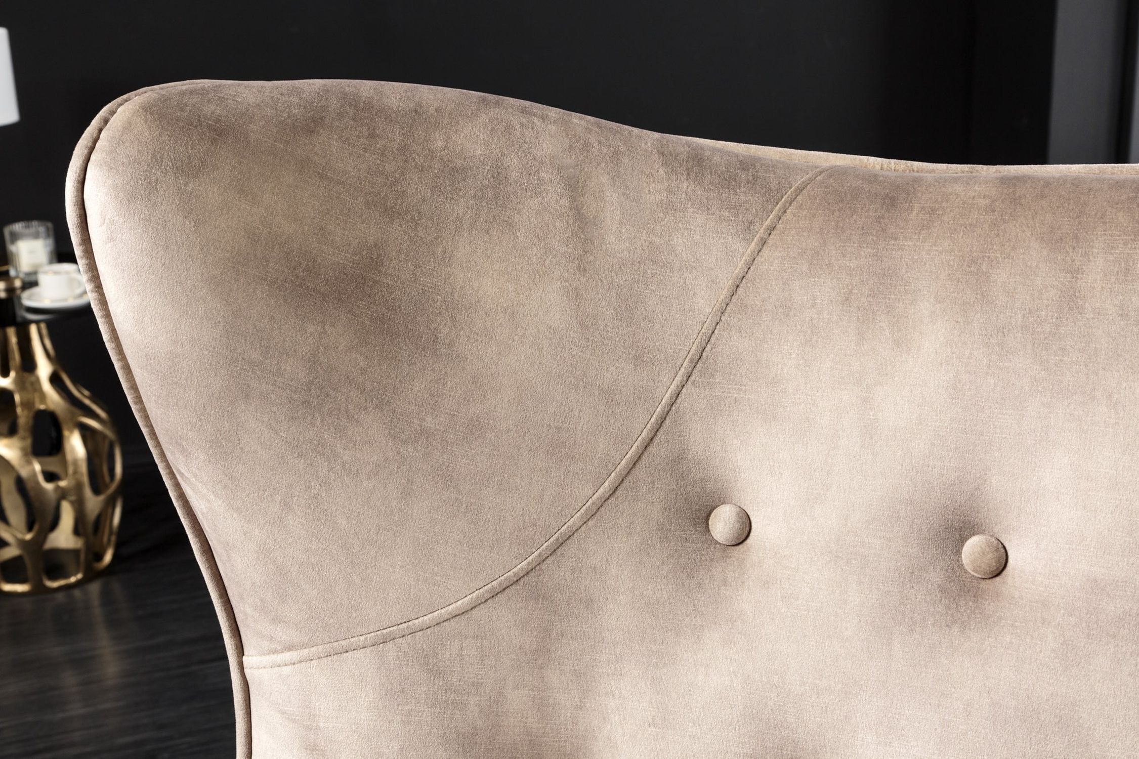 Fauteuil à oreilles velours beige crème avec accoudoirs Chesterfield Kissen, Dekoration für Zuhause, Mobiliar, Innenarchitektur