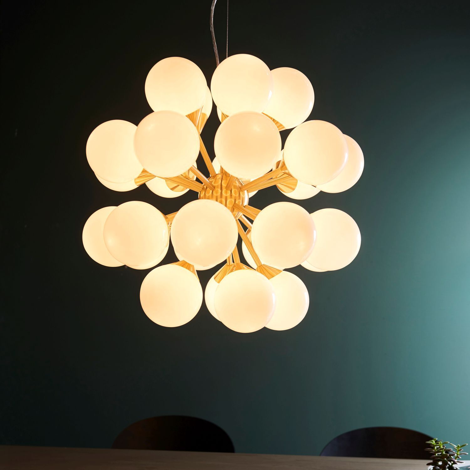 Lampe à suspendre verre métal L : 55 laiton blanc boule abat-jour 28x G9