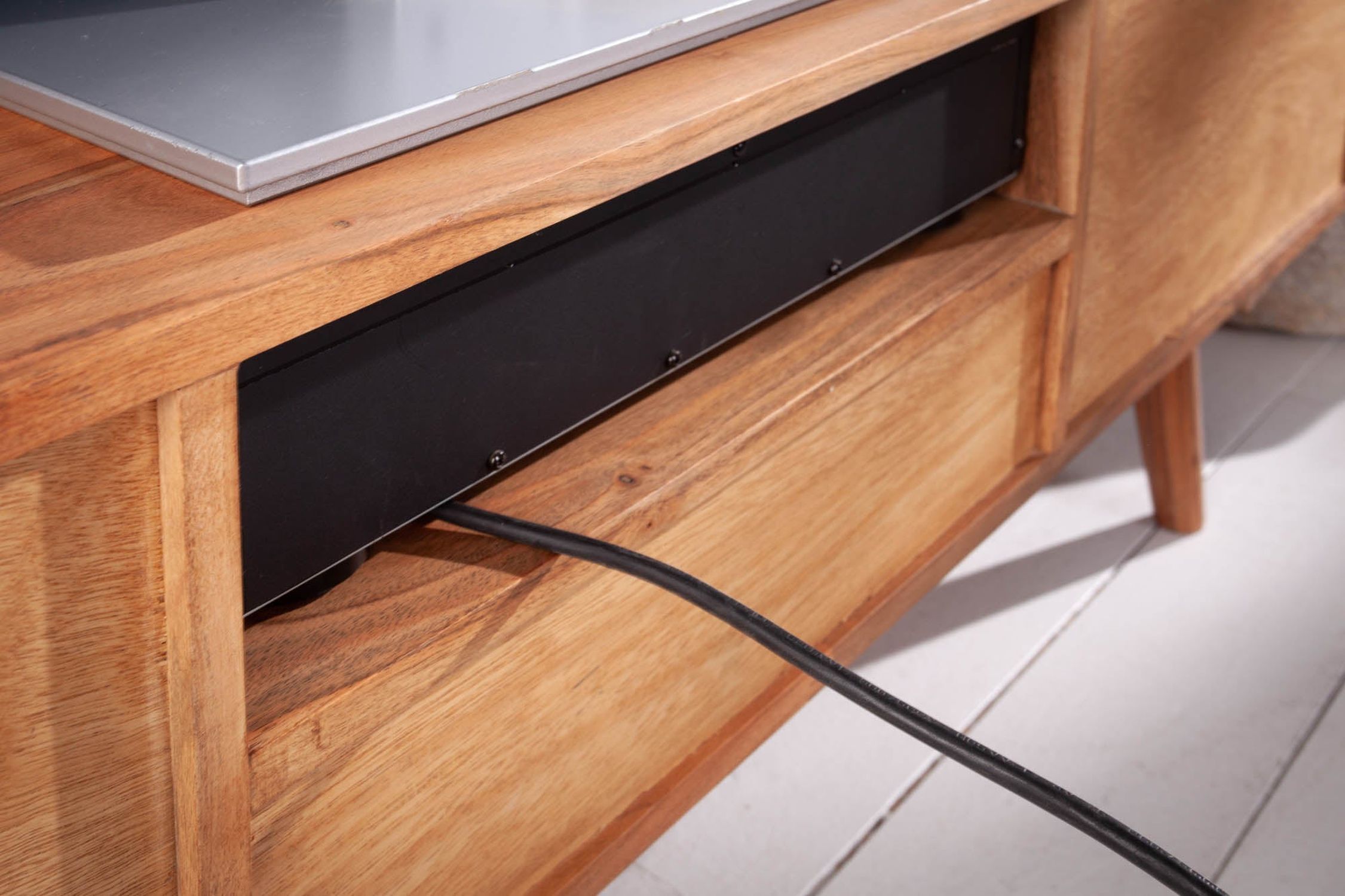 TV Lowboard en acacia, largeur 140 cm, façades 3D massives TV Lowboard en acacia, largeur 140 cm, façades 3D massives