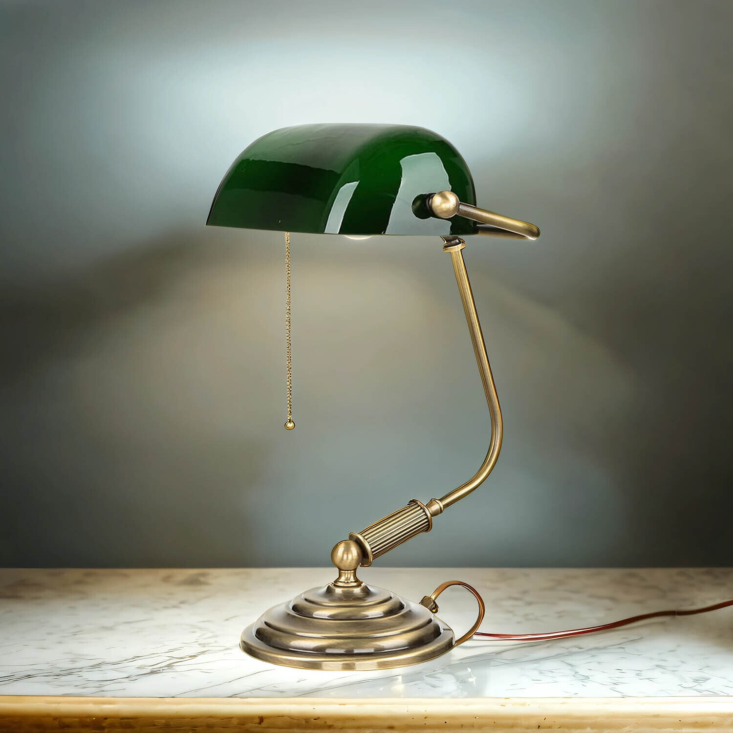 bankerleuchte-bankerlampe-schreibtischlampe-messing-glas-schirm-gruen-zugschalter-1 Tischlampe, Brass, Grün, Schreibtischlampe, LED-Lampe