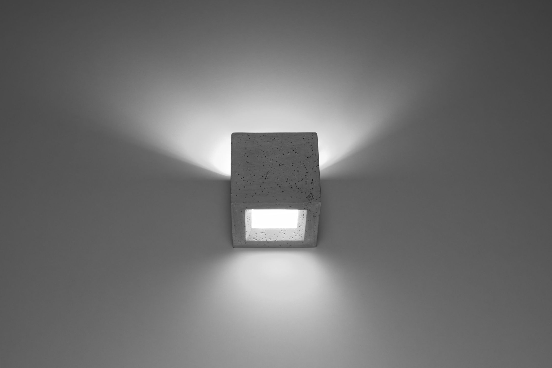 Lampe en béton murale carrée H : 12 cm petite Up Down indirecte