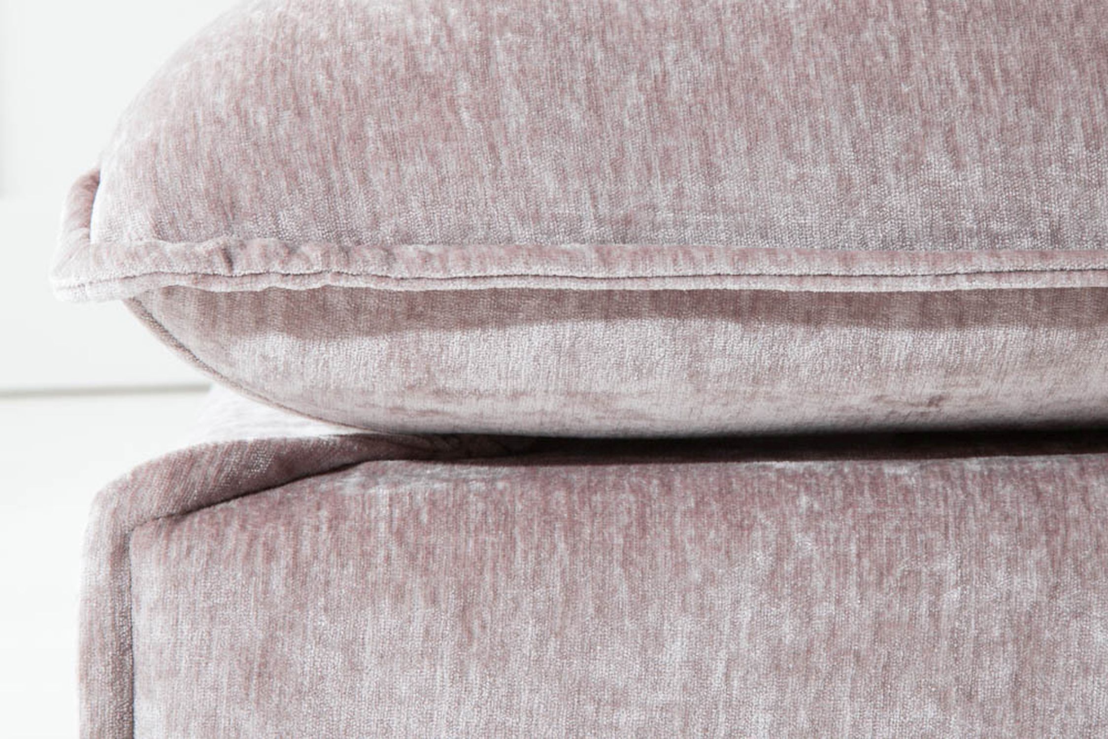 Pouf en velours taupe L : 100 cm housse lavable Pouf en velours taupe L : 100 cm housse lavable