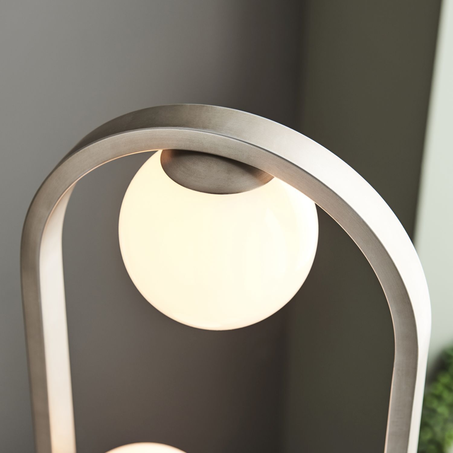 Lampadaire petit 141,5 cm de haut en argent blanc 3-flamme G9