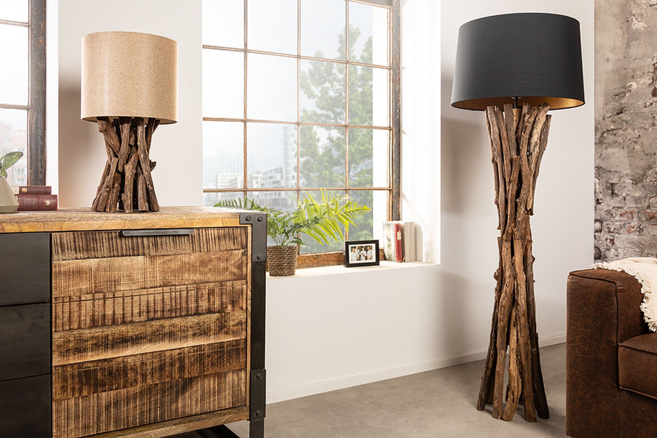 stehlampe-stehlampe-gold-holz-stofflampe-tanner-1x-e27-bis-60w-natur-schwarz-gold-mit-schalter-fuer-wohnzimmer-le63764-05 Stehlampe, Holzstaemme, Lampenschirm, Wohnzimmer, Dekoration