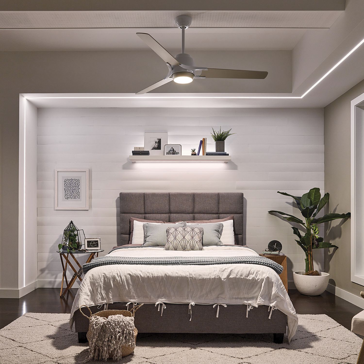 Bett, Kopfteil Grau, Bedroom decor, Deckenventilator, Wohnzimmer-Design