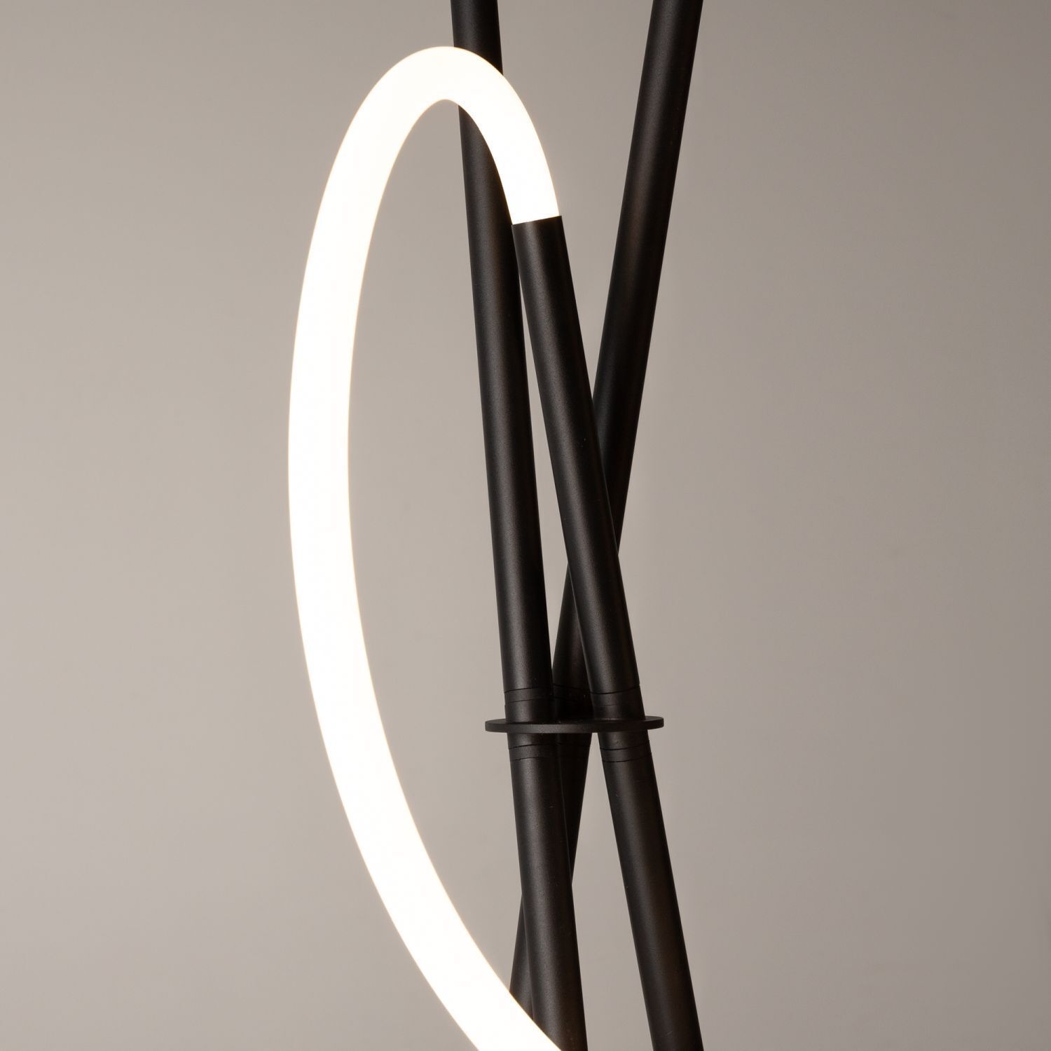 LED Stehlampe Tripod dimmbar Schwarz 162 cm 36 W 3000 K Ringlicht, Halo-Licht, Lampe, Lampenständer, schwarzes Metall