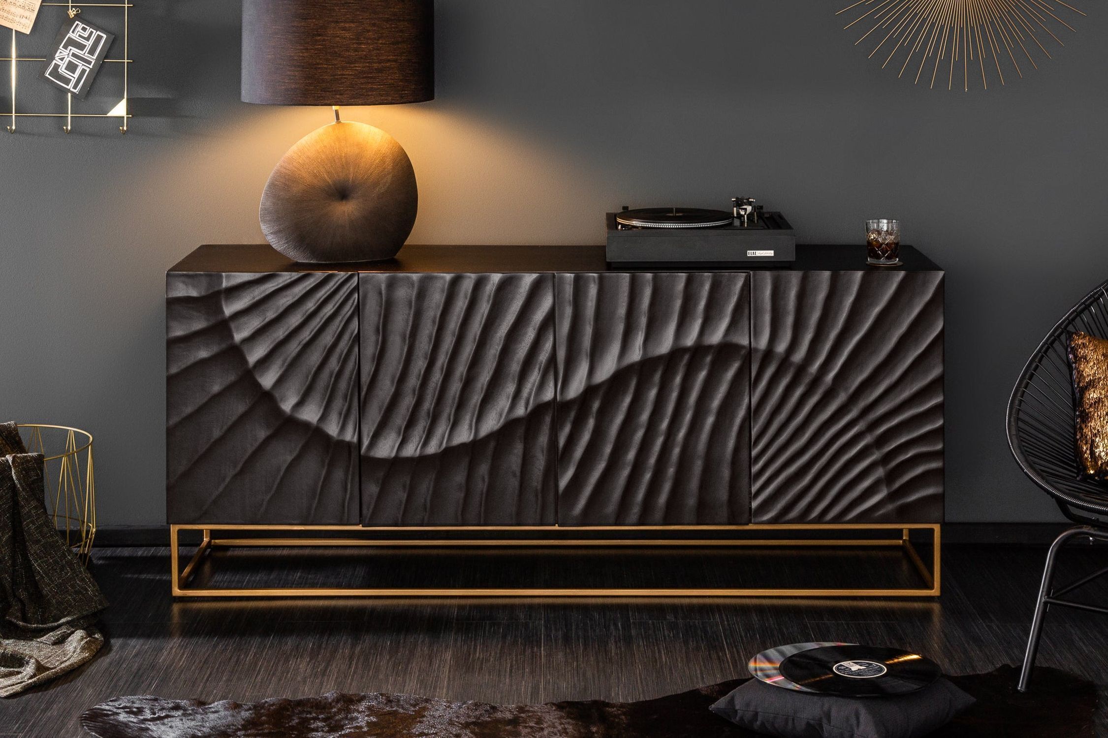 Sideboard Schwarz Gold 177 x 76 cm Handarbeit groß Holz Metall Anrichte, Innenarchitektur, Tasse, Lampe, Stuhl