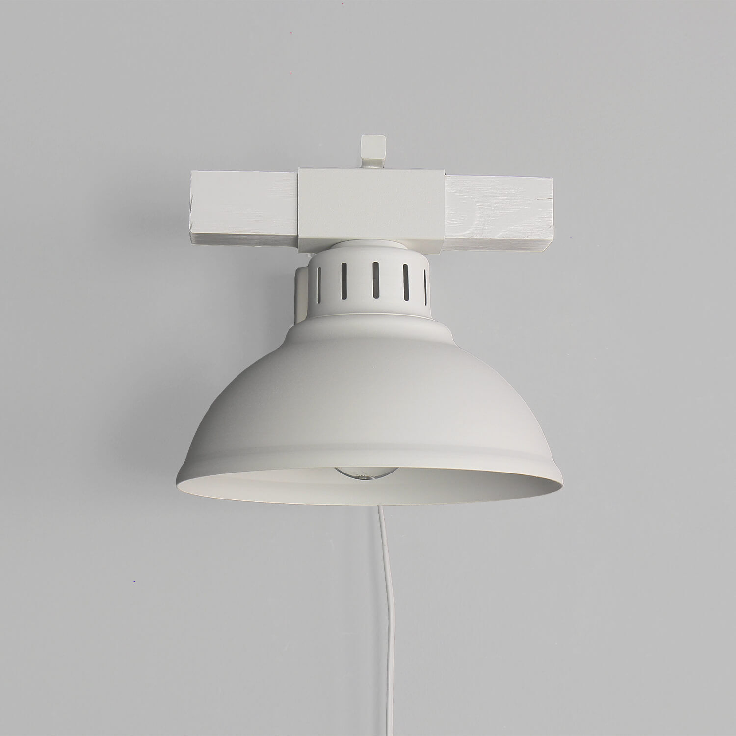 Applique murale blanche avec prise de courant Applique murale blanche avec prise de courant