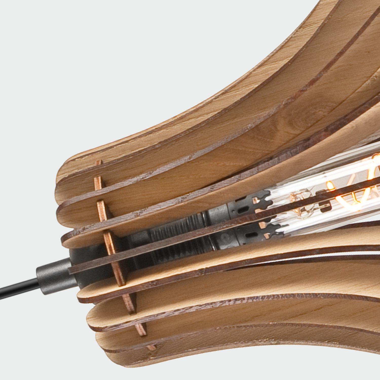 Holzpendel, Lampenschirm, Glühbirne, Lampenfassung, Kabelanschluss