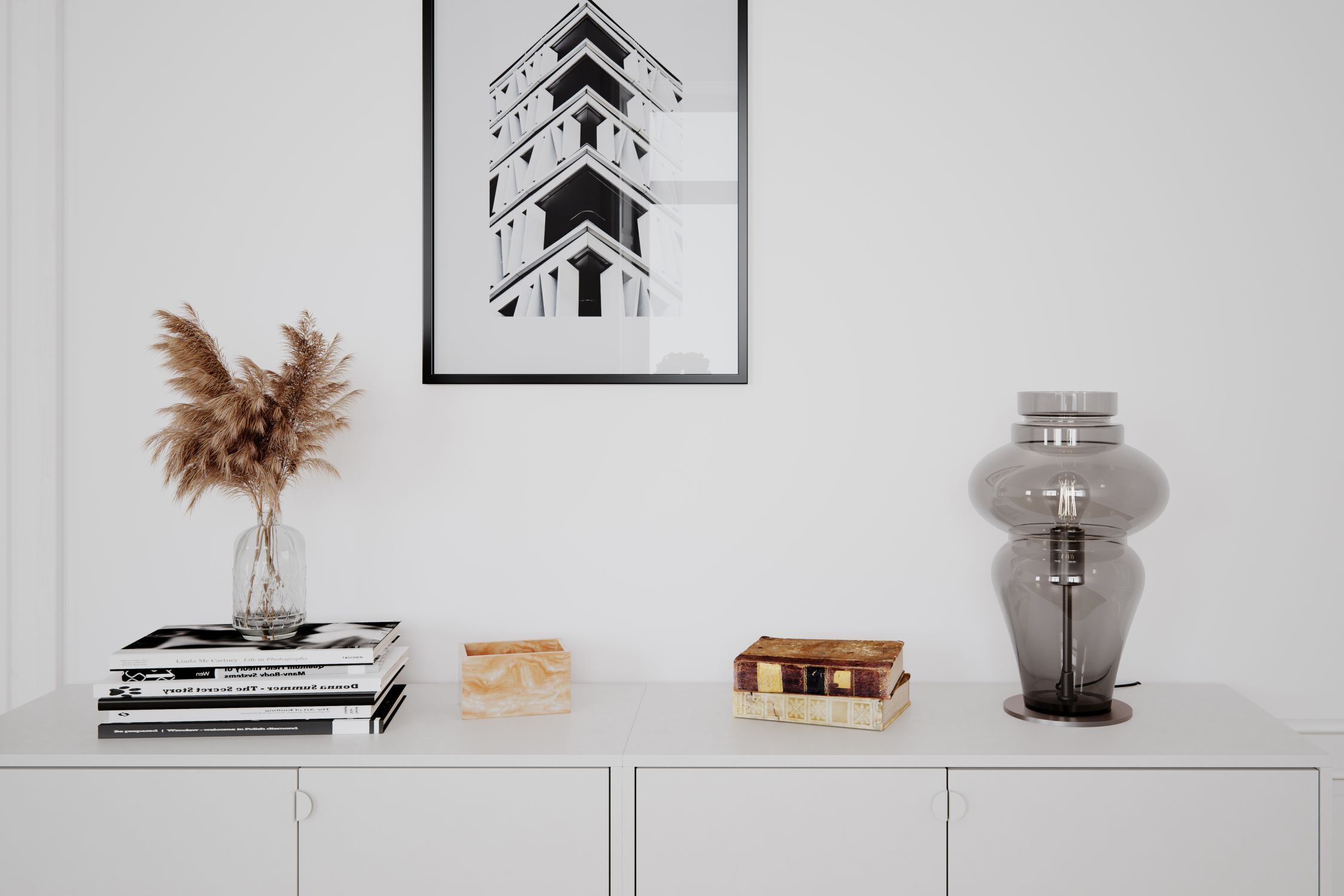sideboard, vase, getrocknete-blumen, lampe, foto-rahmen