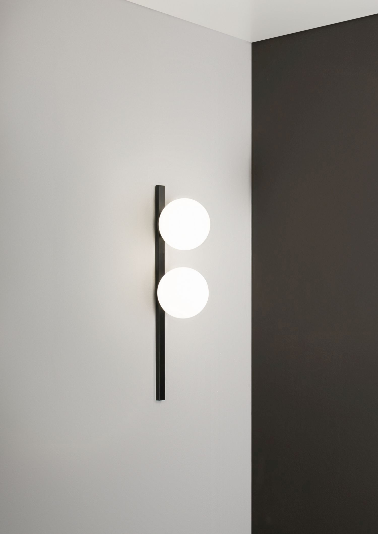 Wandlampe Schwarz Weiß Glaskugel E14 H:60 cm 2-flammig Wandleuchte, Bodeneinbau, Glühbirnen, starke Beleuchtung, moderne Lampe