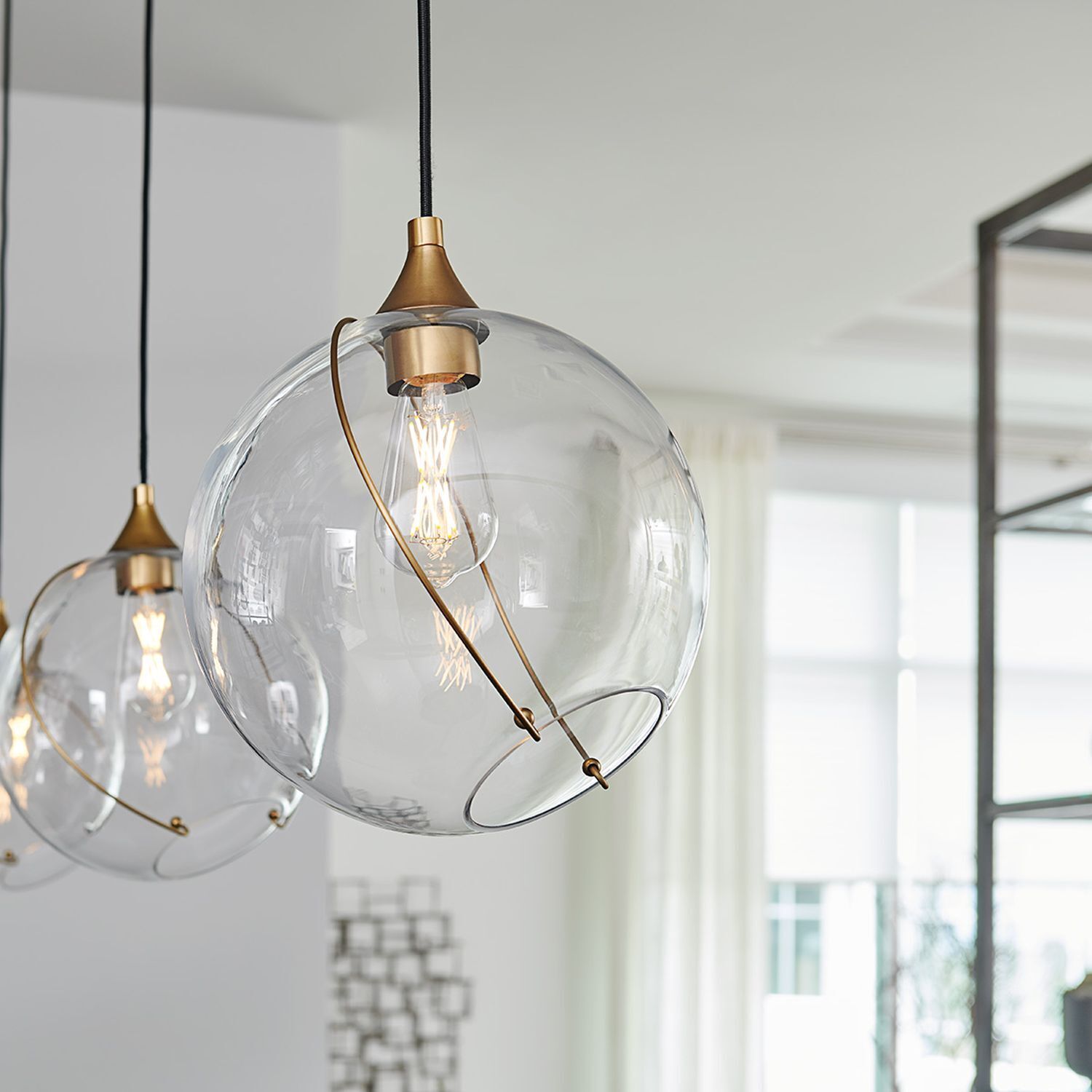 Hängeleuchte Kugel Metall Glas E27 D: 27,4 cm Vintage Design Pendelleuchte, Globuslampe, klare Glas, kugelförmiger Schirm, goldene Akzente