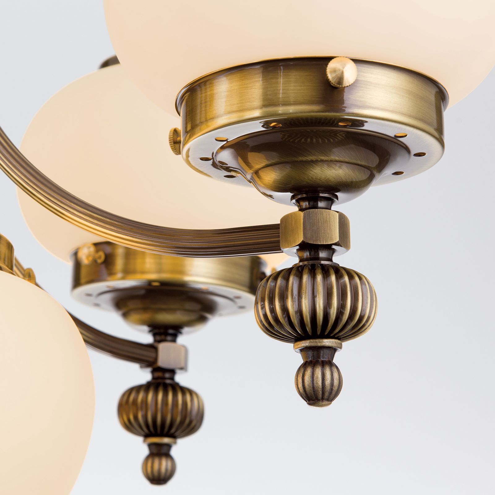 Deckenlampe, Messing-Finish, Glaskugeln, Vintage-Design, Metall-Armatur