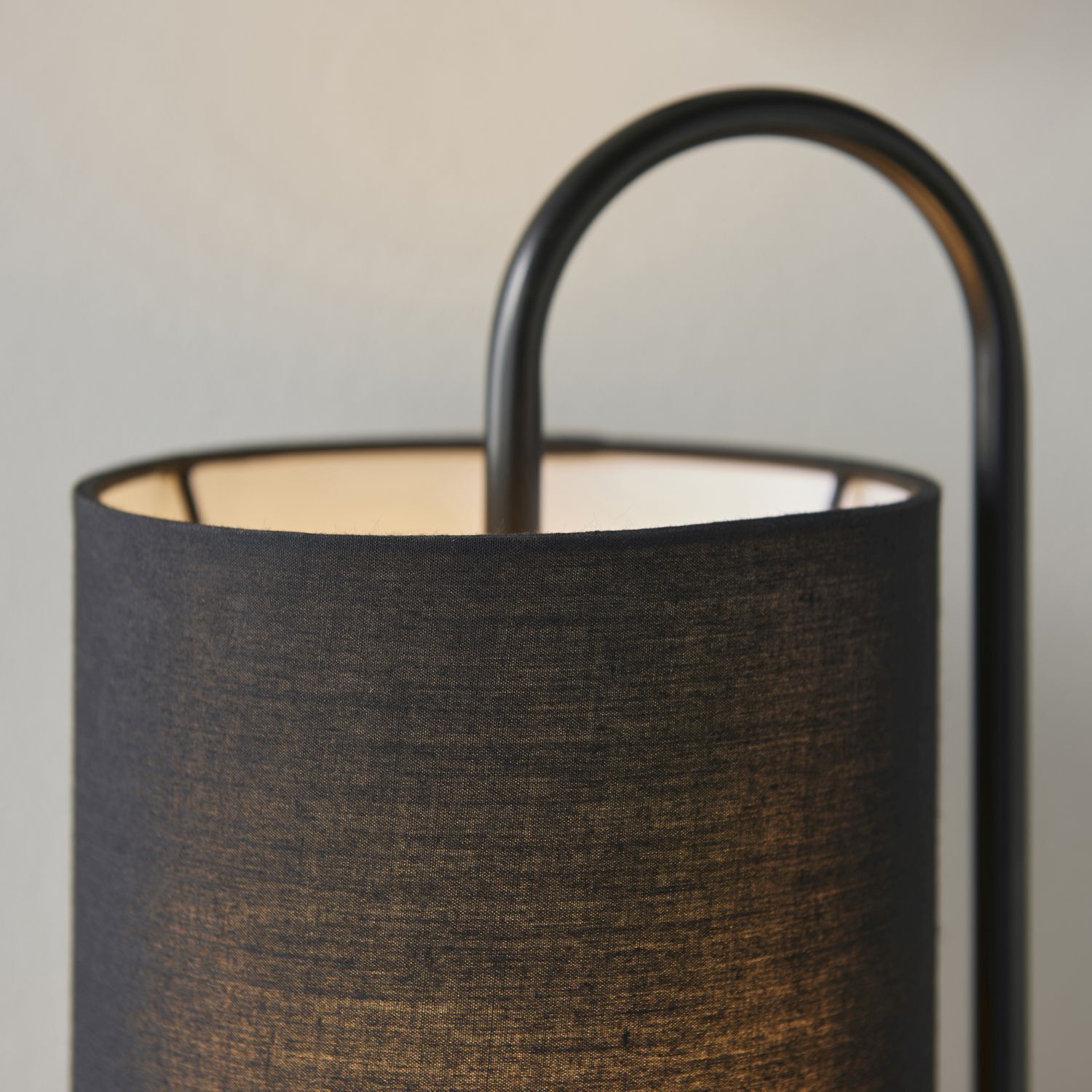 Lampe de table noire 50 cm de haut Tissu Métal Moderne E27