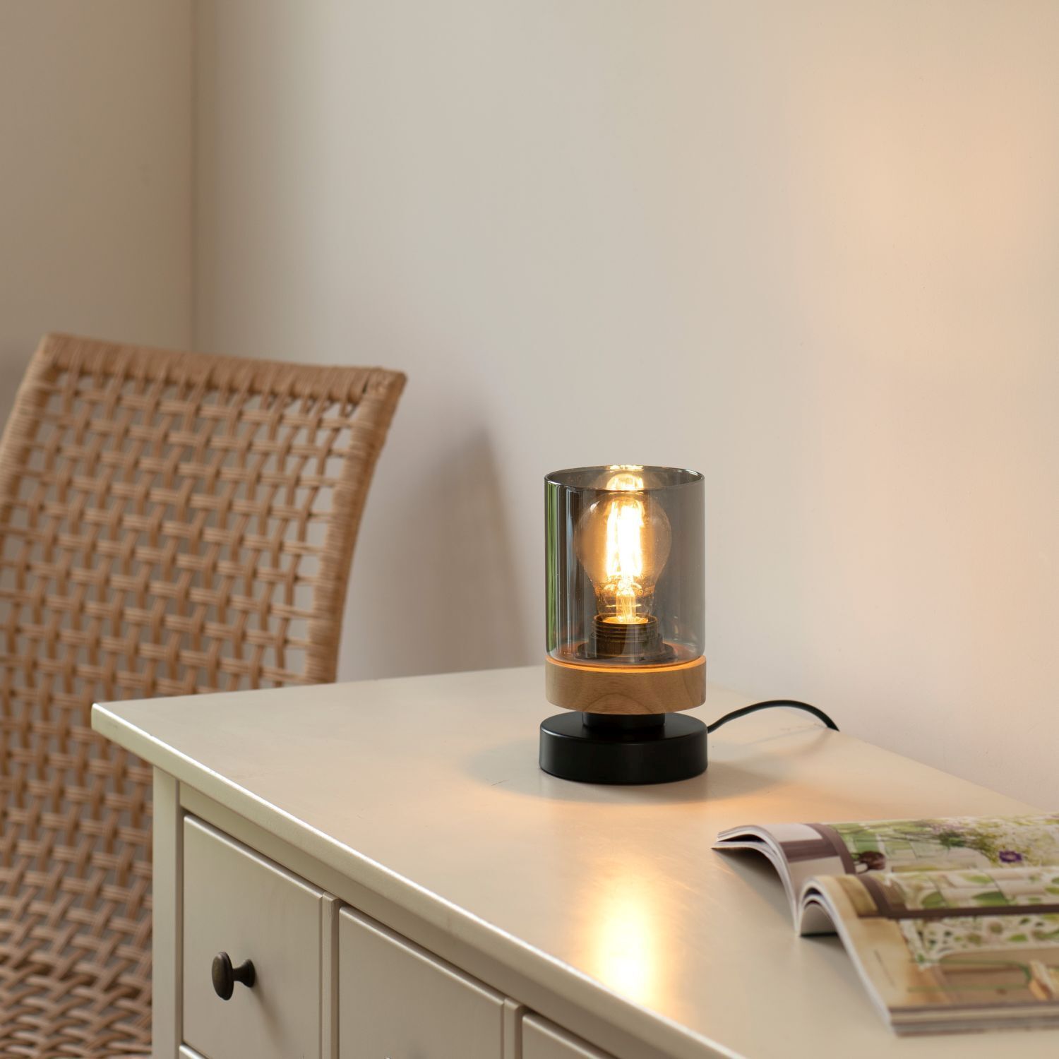 Lampe, Tischlampe, Buch, Veröffentlichung, Tabelle