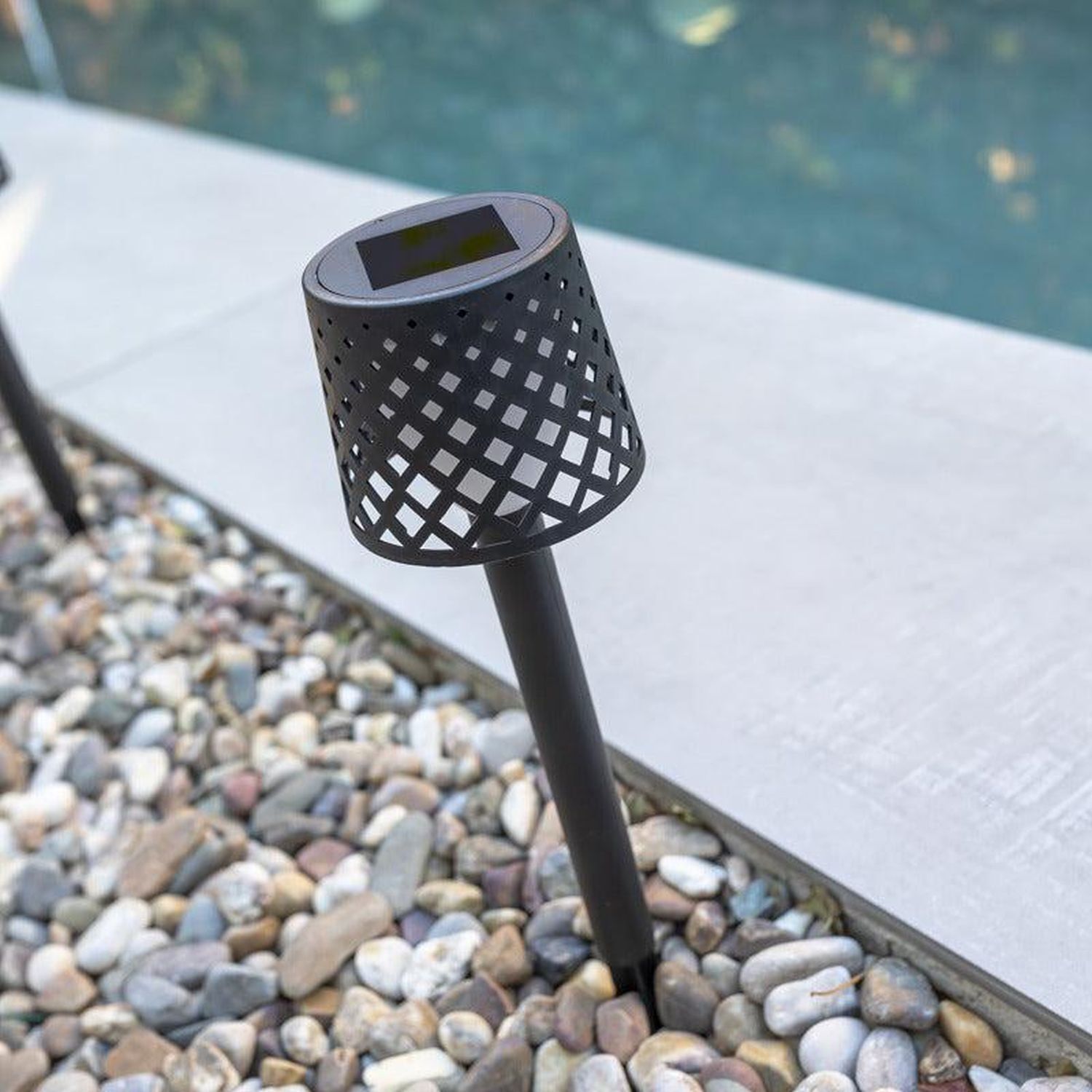 LED Gartenleuchte Erdspieß 4er Set Solar Akku IP44 Schwarz LED Gartenleuchte Erdspieß 4er Set Solar Akku IP44 Schwarz