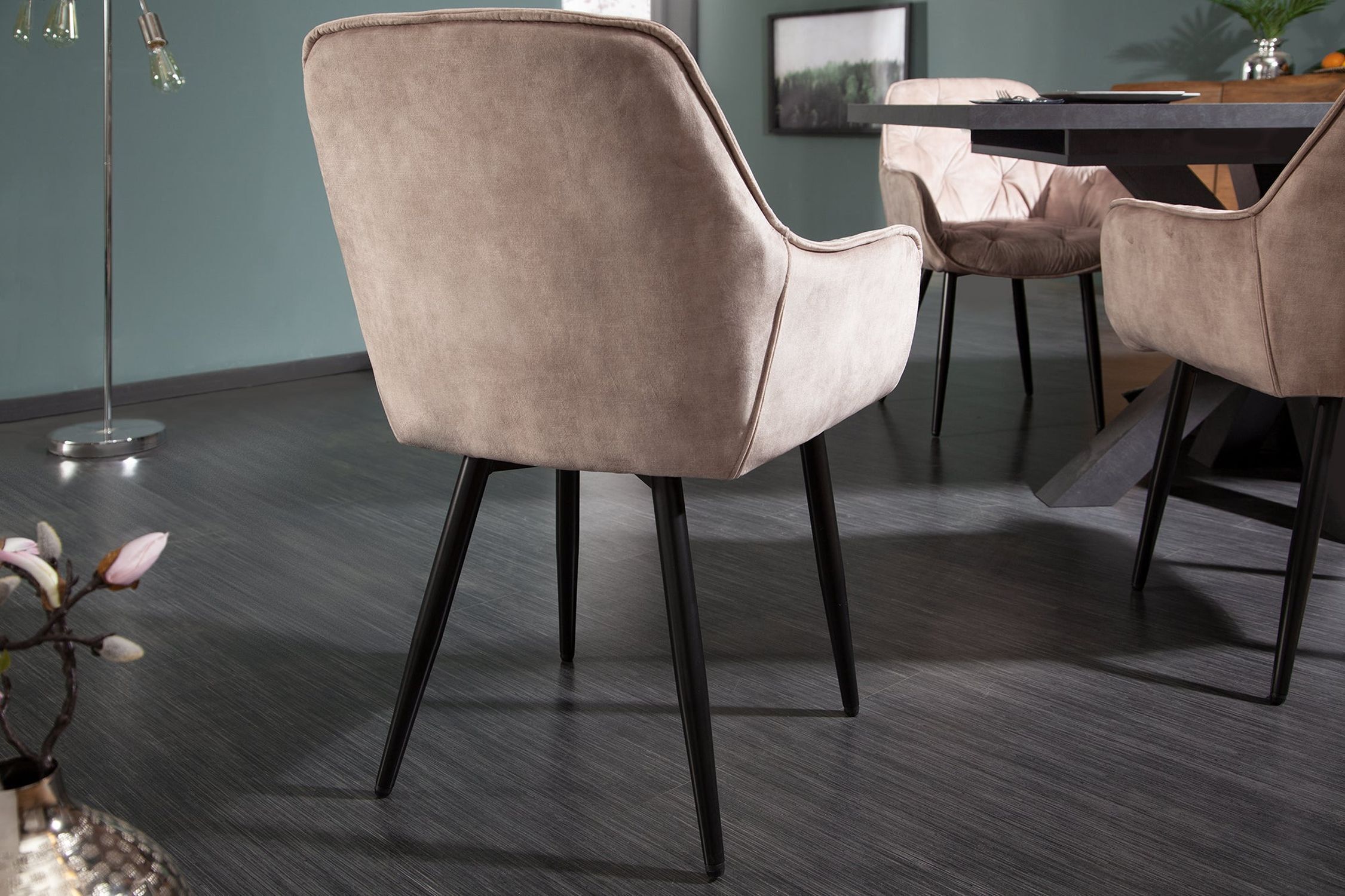 Chaise avec accoudoirs Chesterfield velours métal beige noir Fußboden, Bodenbeläge, Stuhl, Mobiliar, Innenarchitektur