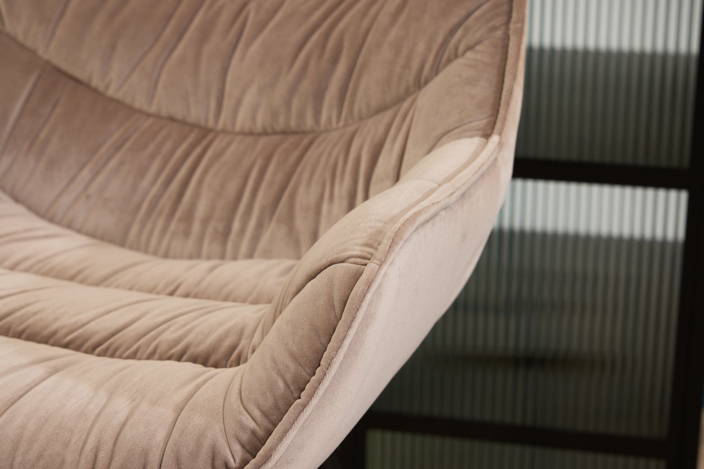 Chaise de comptoir avec dossier en crème beige noir velours métal Innenarchitektur, Kissen, Dekoration für Zuhause, Mobiliar, Couch