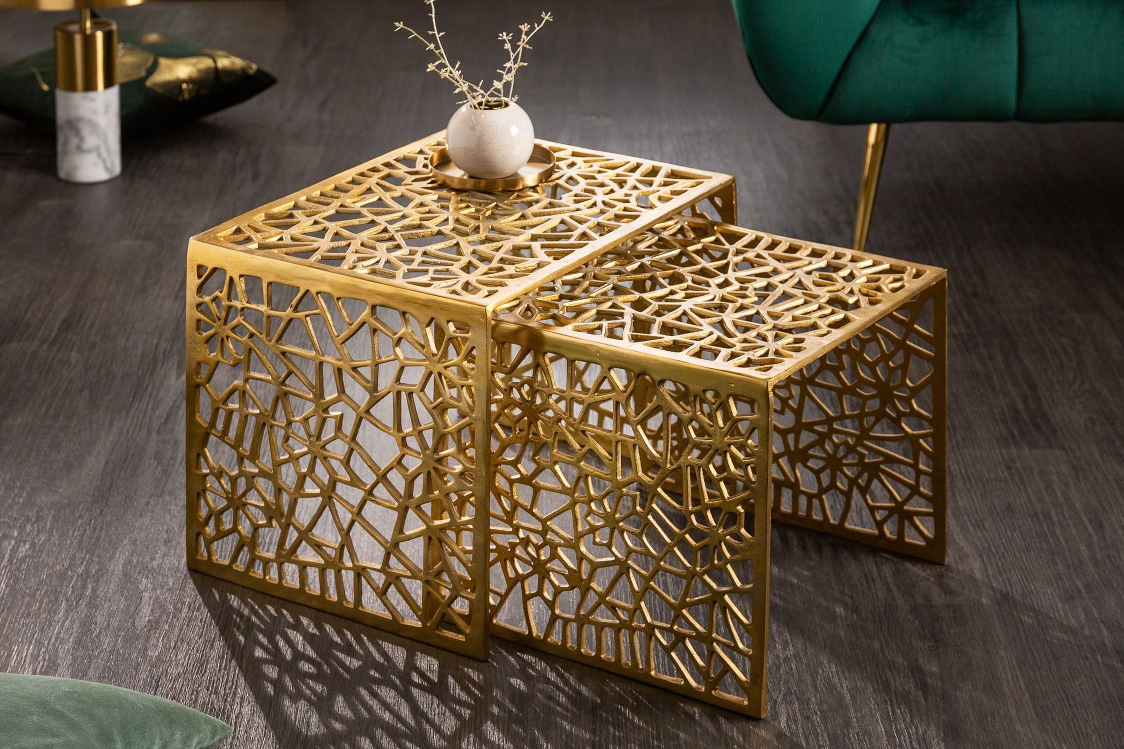 Table basse set de 2 pièces en métal doré anguleux fait main Table basse set de 2 pièces en métal doré anguleux fait main
