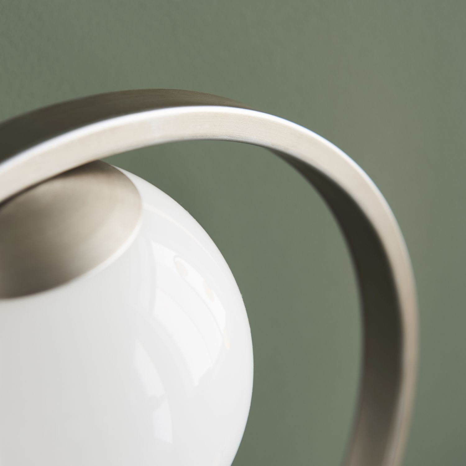 Lampe de table métal verre H : 32,2 cm en argent blanc G9