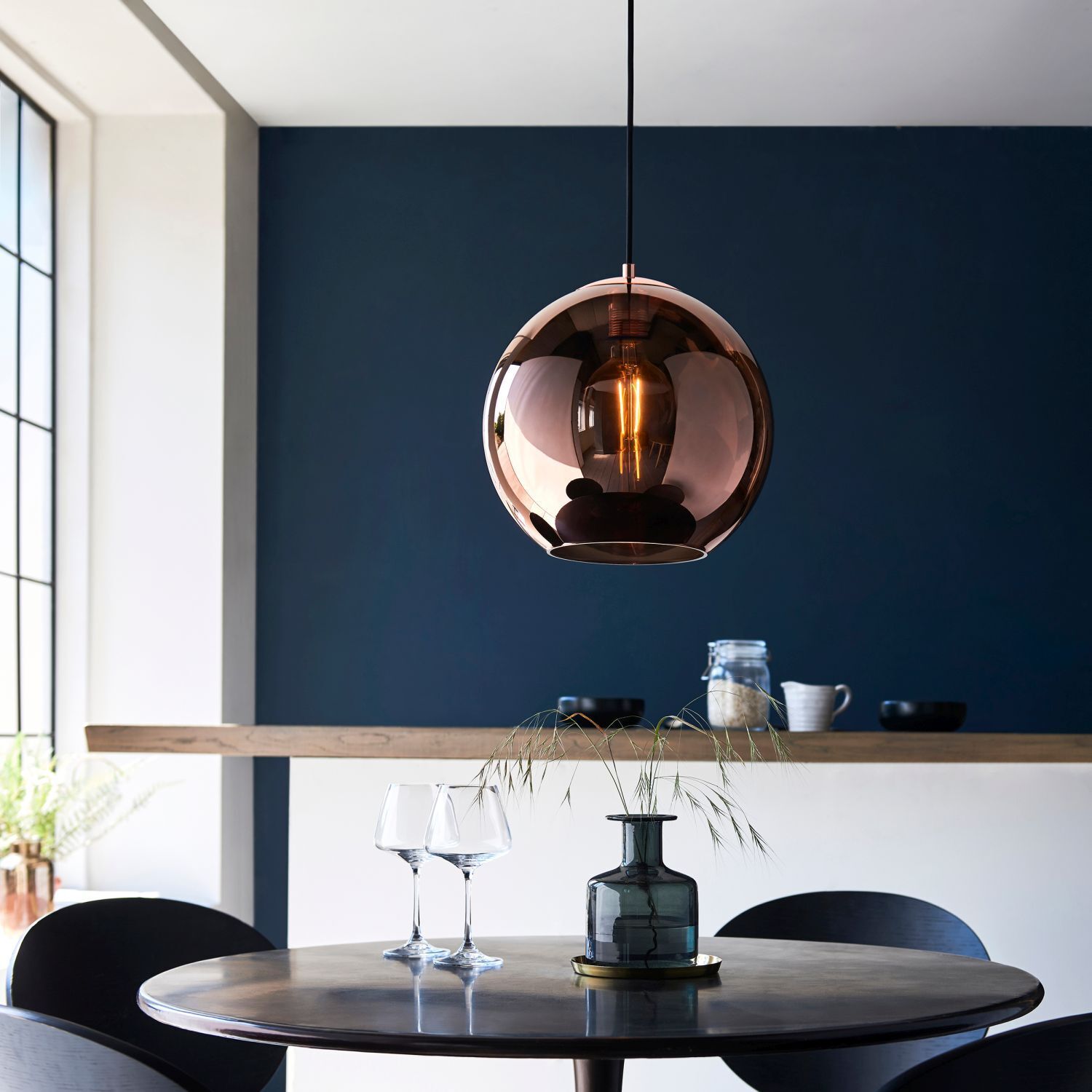 Suspension boule Ø 30 cm verre métal en noir cuivre E27