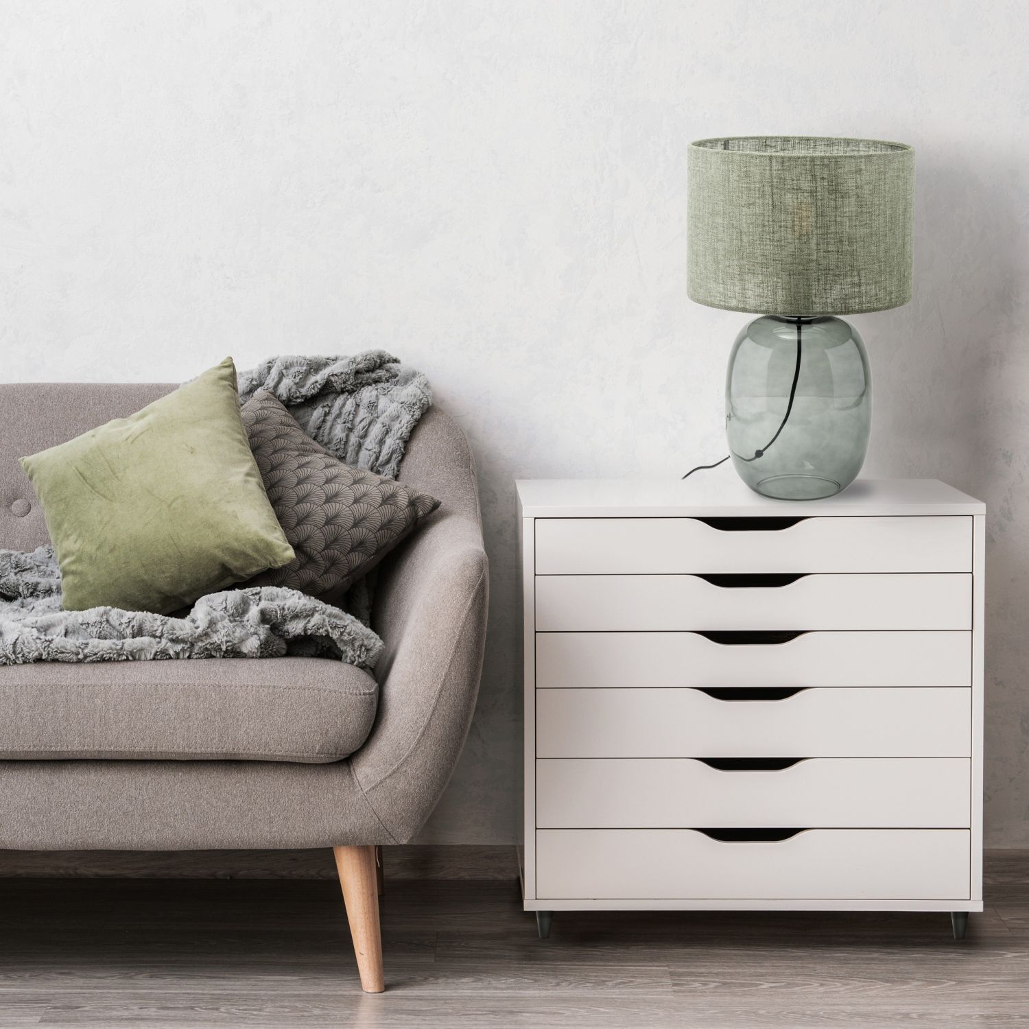 Moebel, Kommode, Lampe