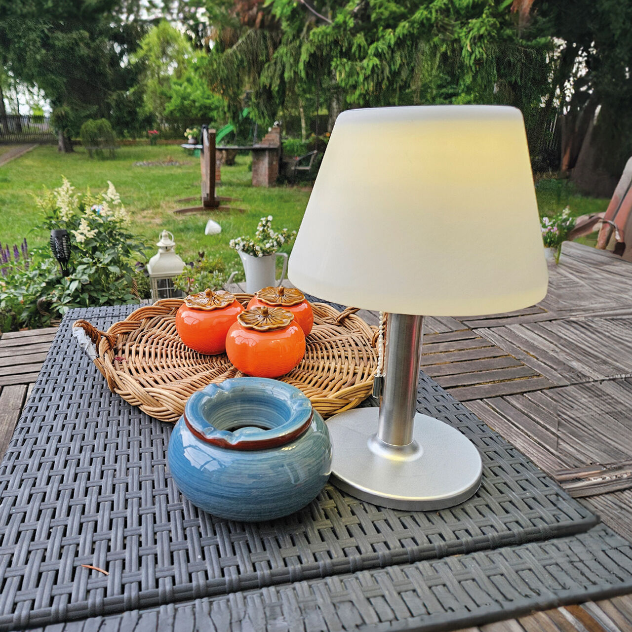 Lampe de table solaire portable Batterie LED IP44 28 cm de haut Interrupteur à tirette Lampe