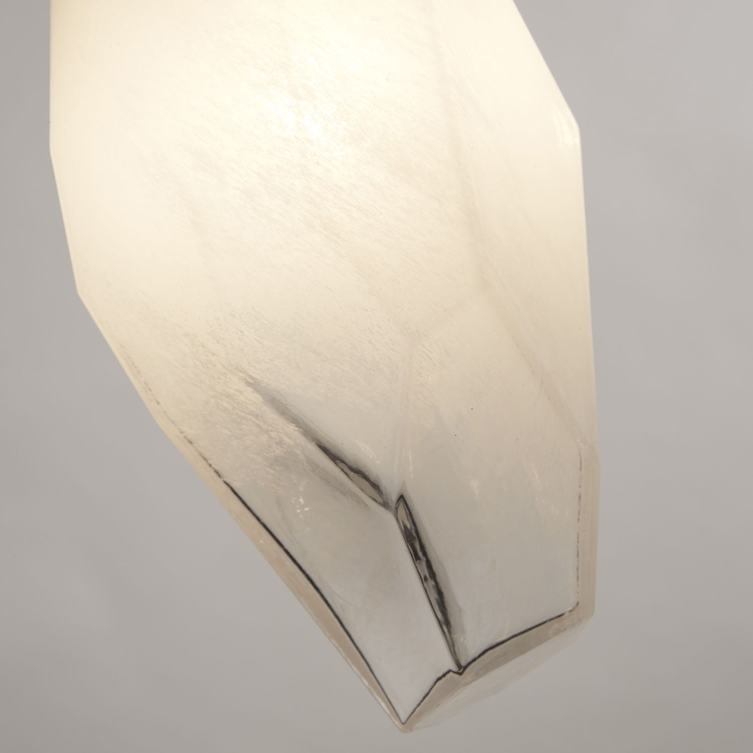 Longue lampe suspendue verre métal 78 cm en laiton blanc