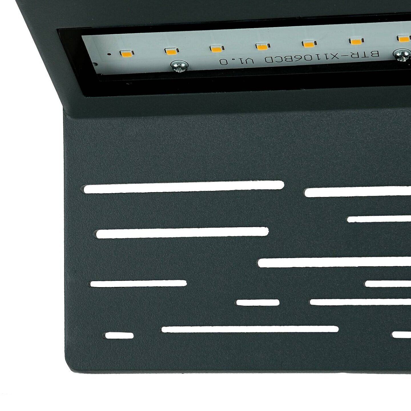 LED, lineares Lichtpanel, dunkes Gehäuse, Panel, Nuten/Schlitze