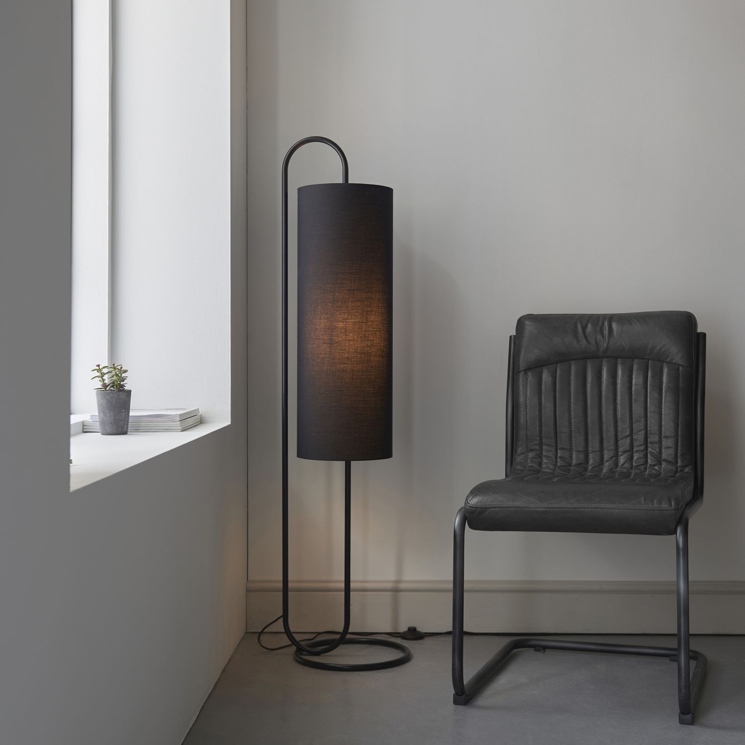 Lampadaire Noir 136 cm bas Moderne Tissu Métal E27