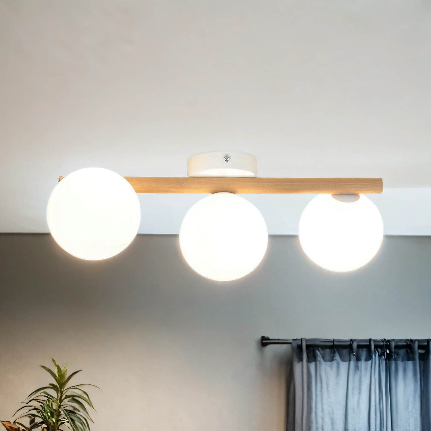 deckenleuchte, pendelleuchte, drei globen, hölzerne leiste, moderne beleuchtung