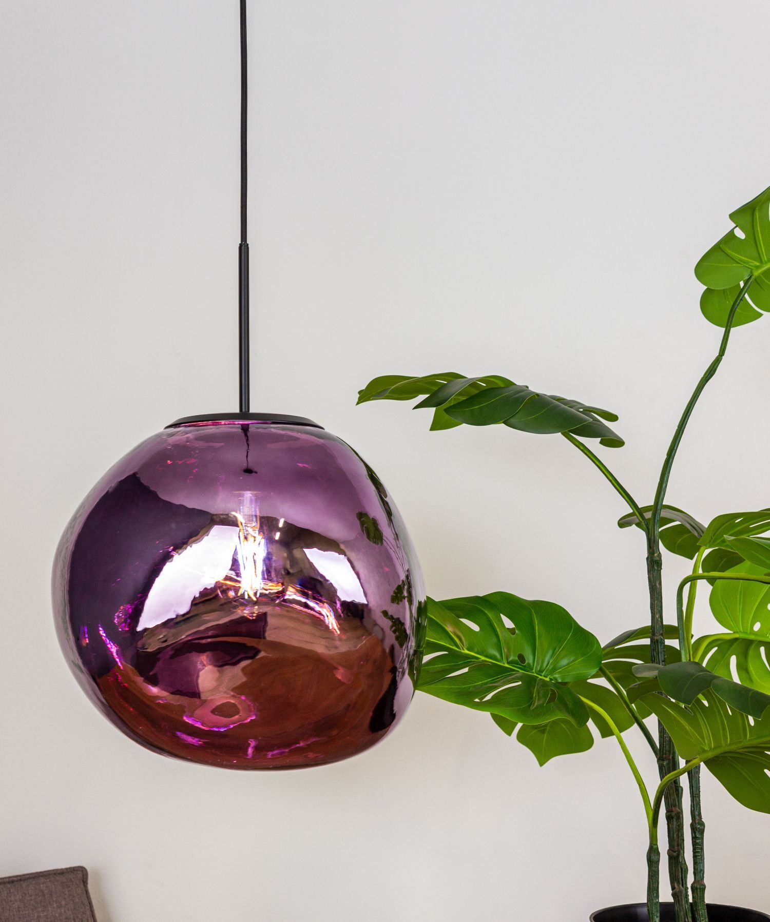 Runde Pendelleuchte Glas Lila Ø36 cm Modern stilvoll Hängeleuchte, Metallisch, Lila, Balllampe, Wohnzimmer