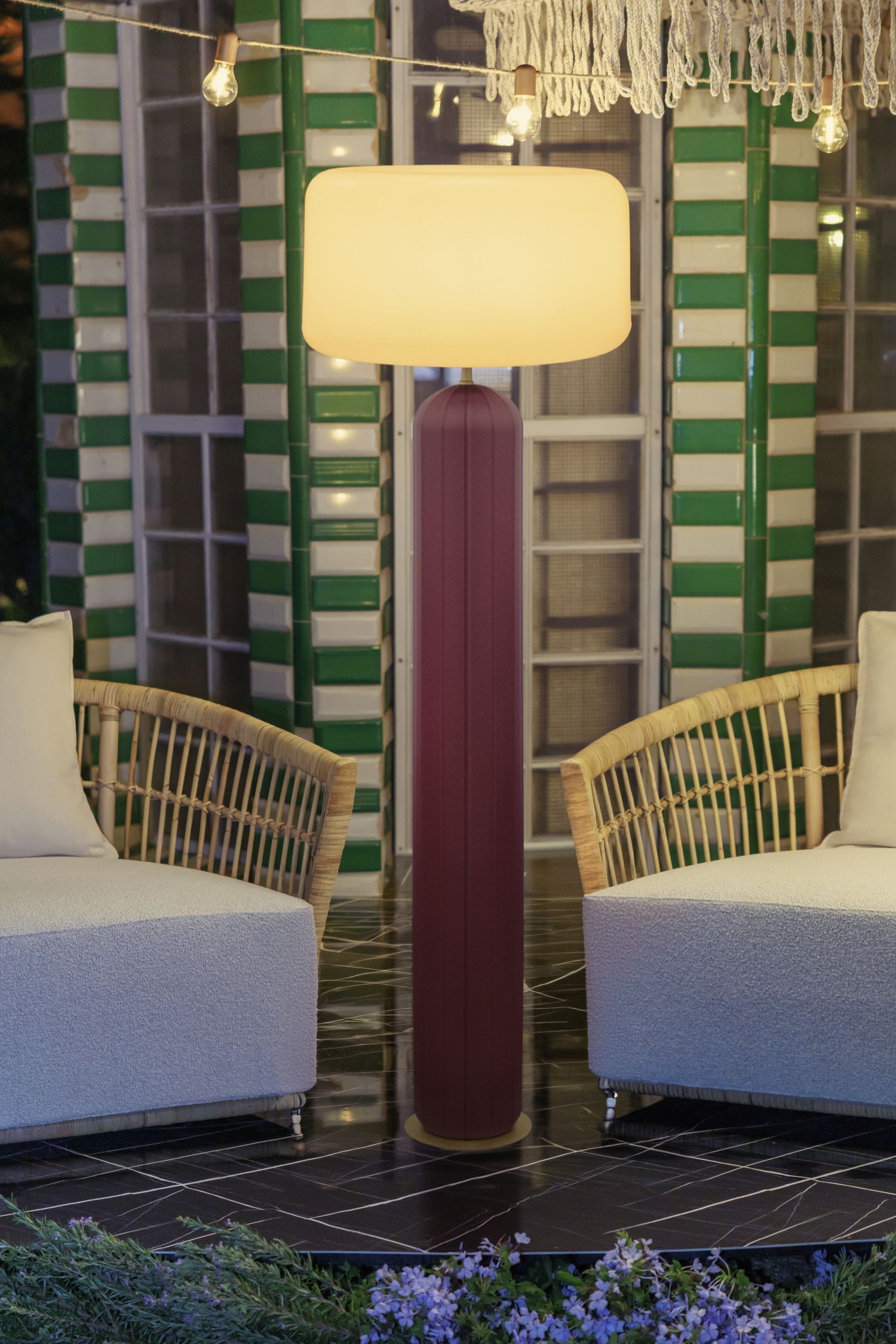 Stehlampe, Rundschirm, Kugellicht, Roter Kamin, Wand- und Deckenbeleuchtung