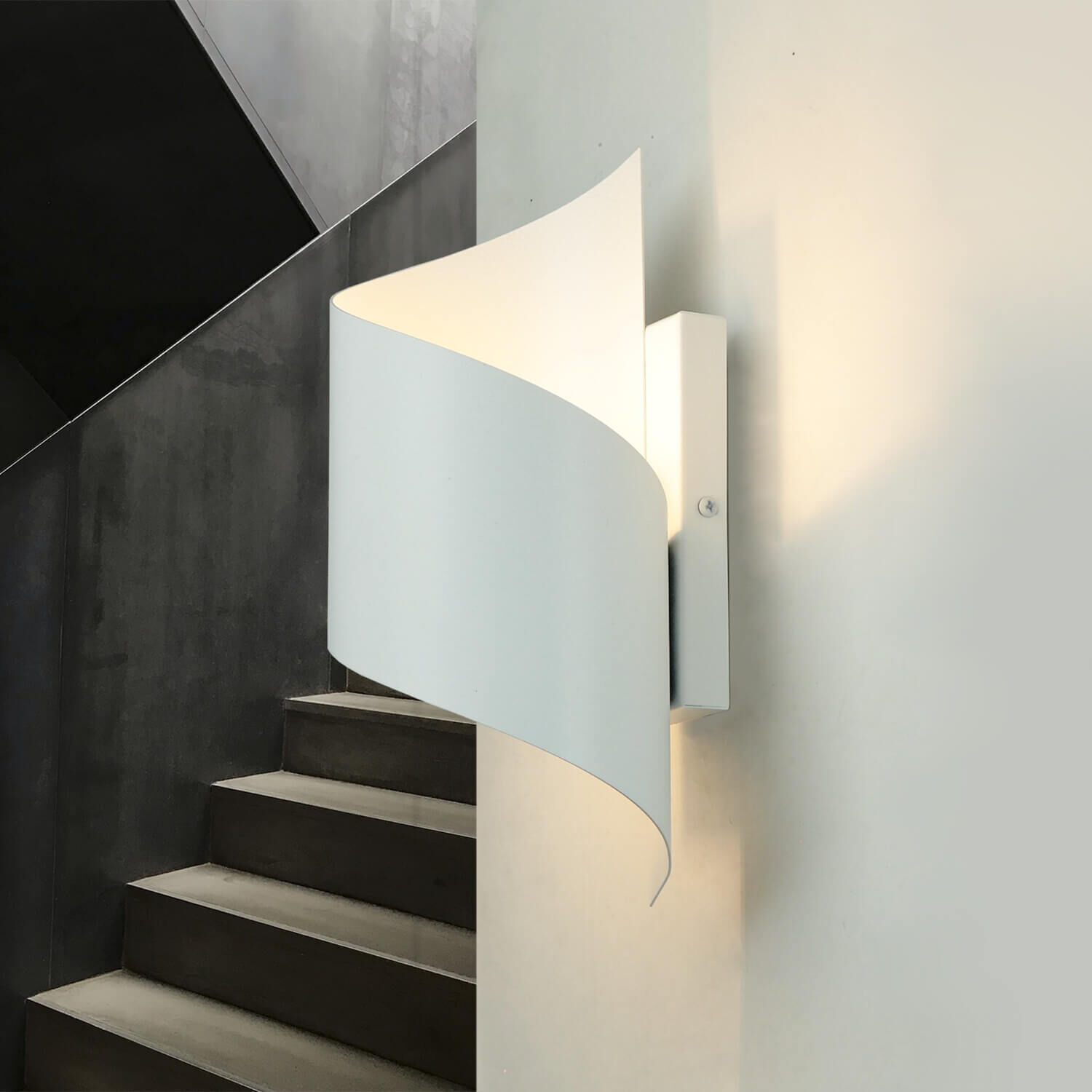 Applique murale stylée blanche métal design up down G9