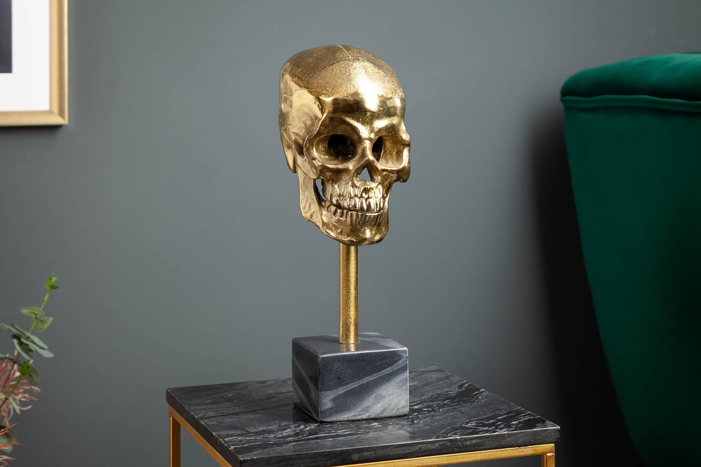 Statue décorative Tête de mort en or noir H : 35 cm Métal Marbre Statue décorative Tête de mort en or noir H : 35 cm Métal Marbre