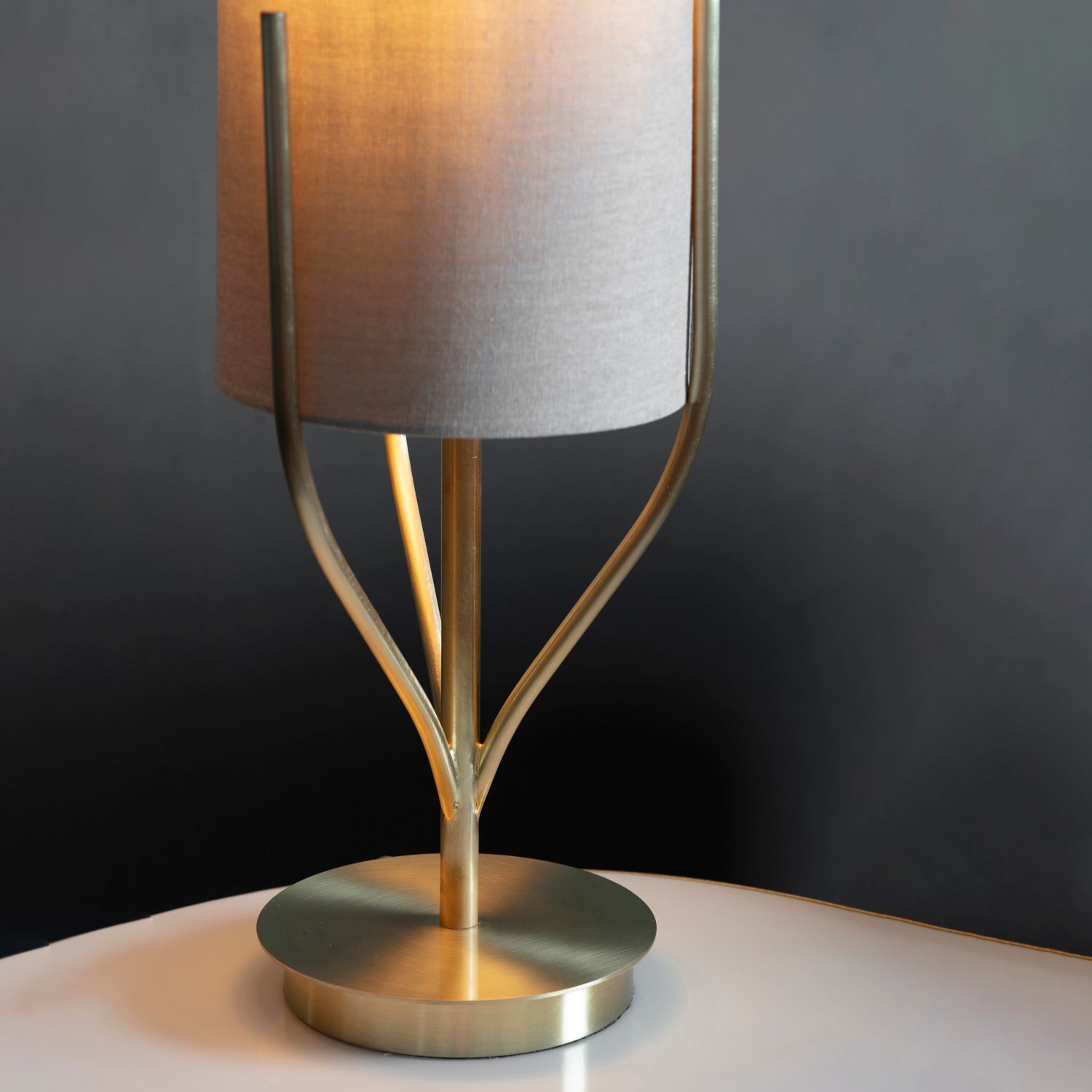 Lampe de table tissu métal 60 cm de haut en laiton crème E27