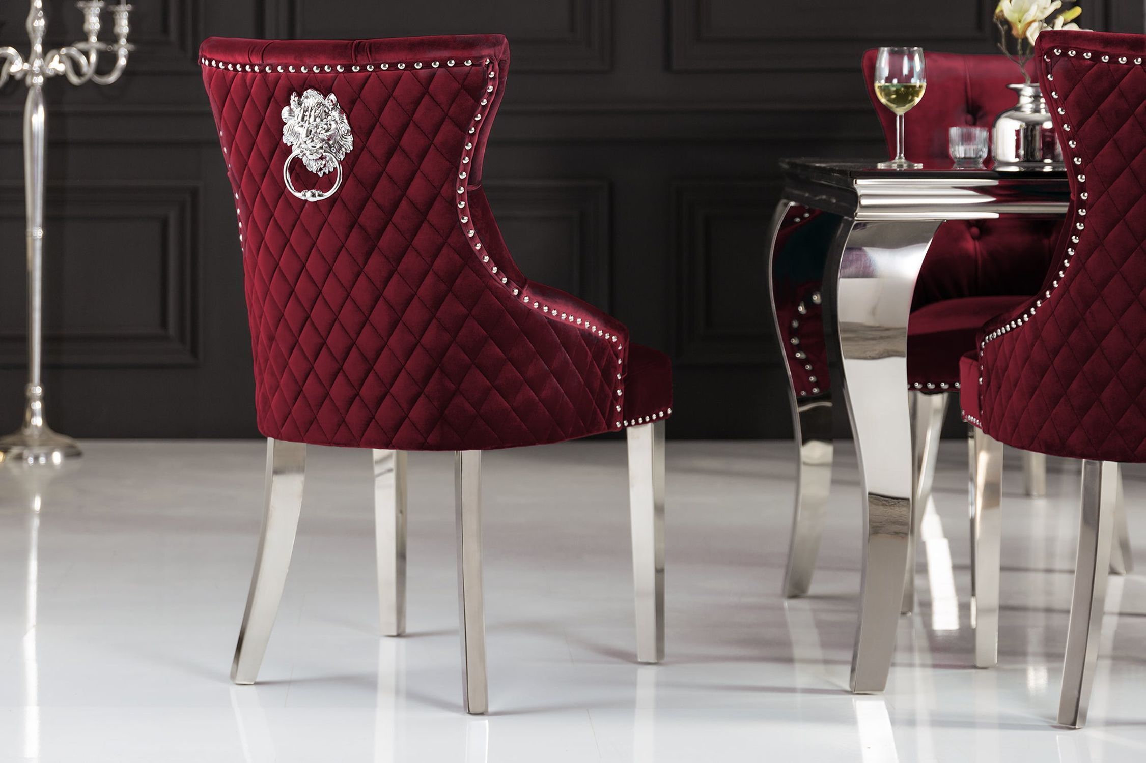 Chaise de salle à manger rouge argent avec poignée velours acier inoxydable Chesterfield Chaise de salle à manger rouge argent avec poignée velours acier inoxydable Chesterfield