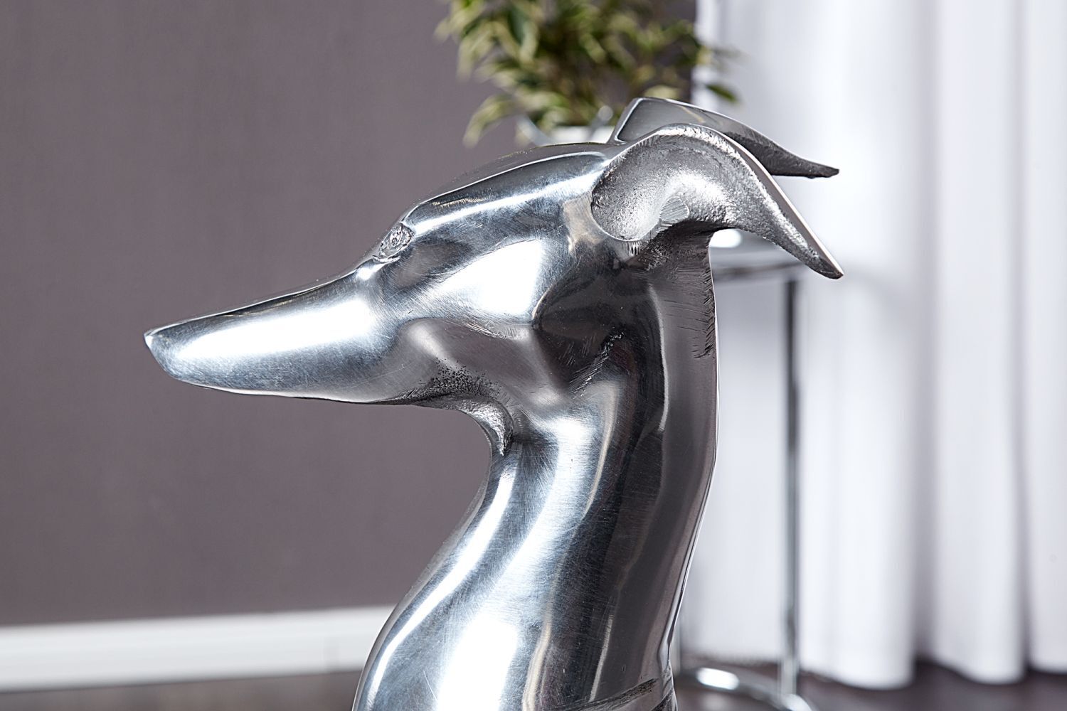 Deko Statue Windhund Aluminium 25x40 cm in Silber Sinken, Waschbeckenhahn