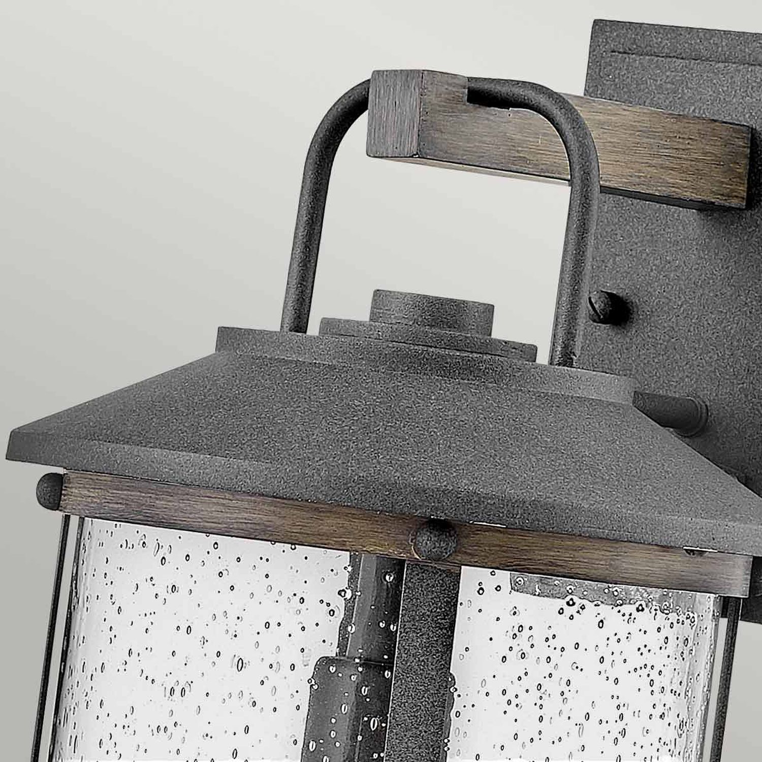 Laterne, Gartenlaterne, Glaslampe, Metallrahmen, Holzdetail