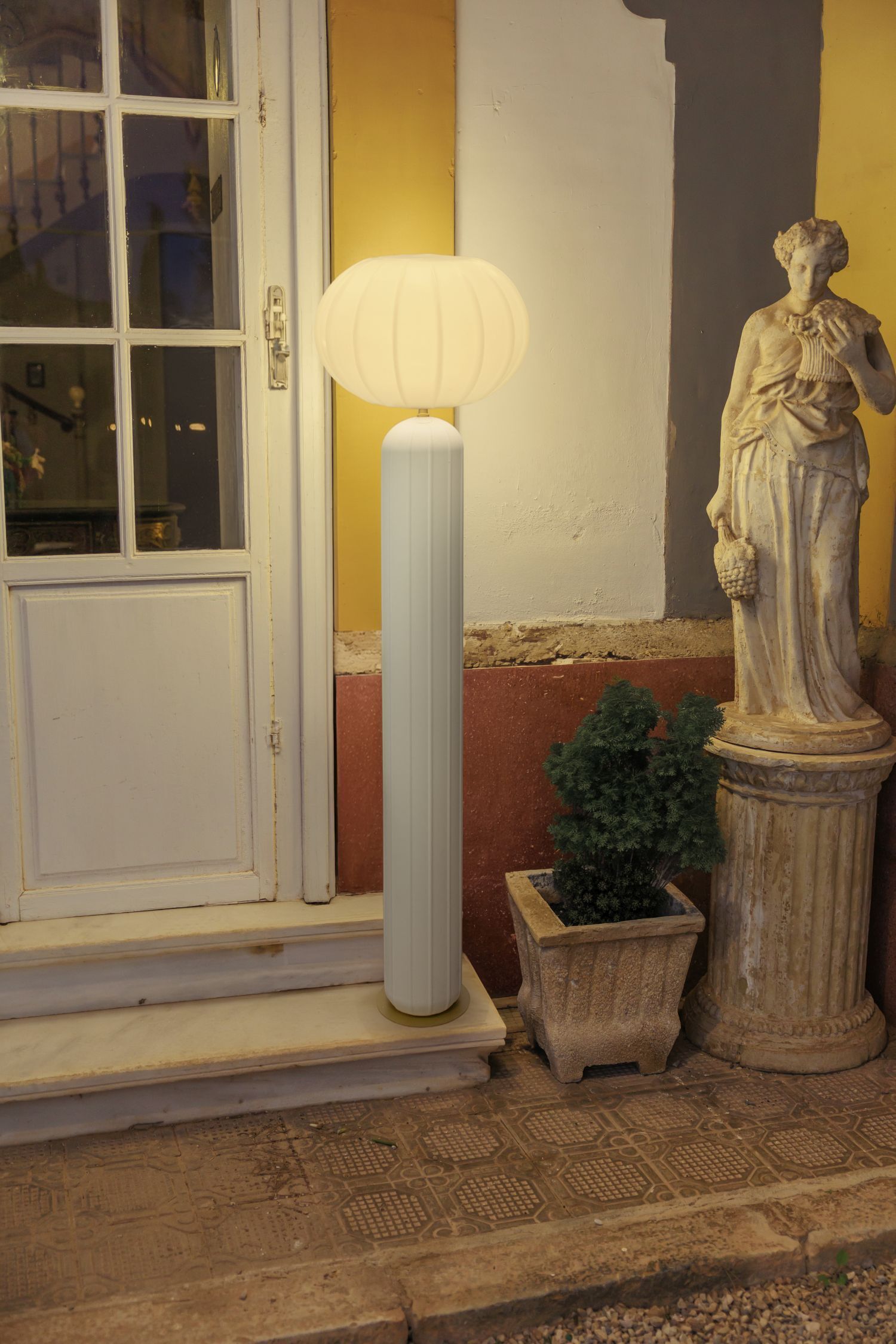 LED Solar Stehlampe Akku dimmbar Beige IP65 3000K 142cm